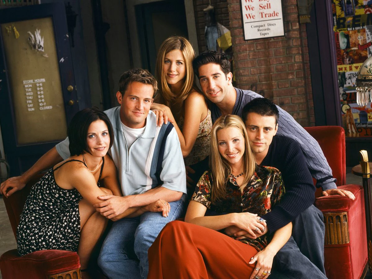 Il cast di Friends ricorda Matthew Perry: "Siamo devastati, in futuro diremo di più"