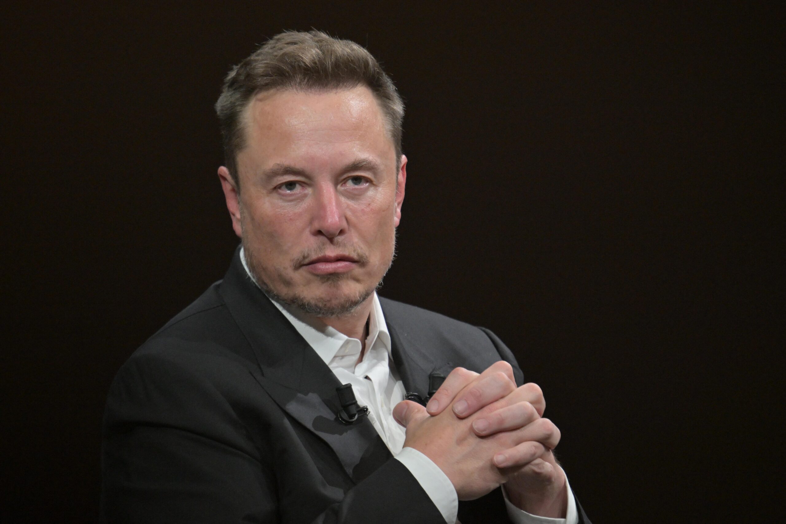 Le azioni Tesla sono ferme mentre Elon Musk continua a destreggiarsi tra i suoi interessi
