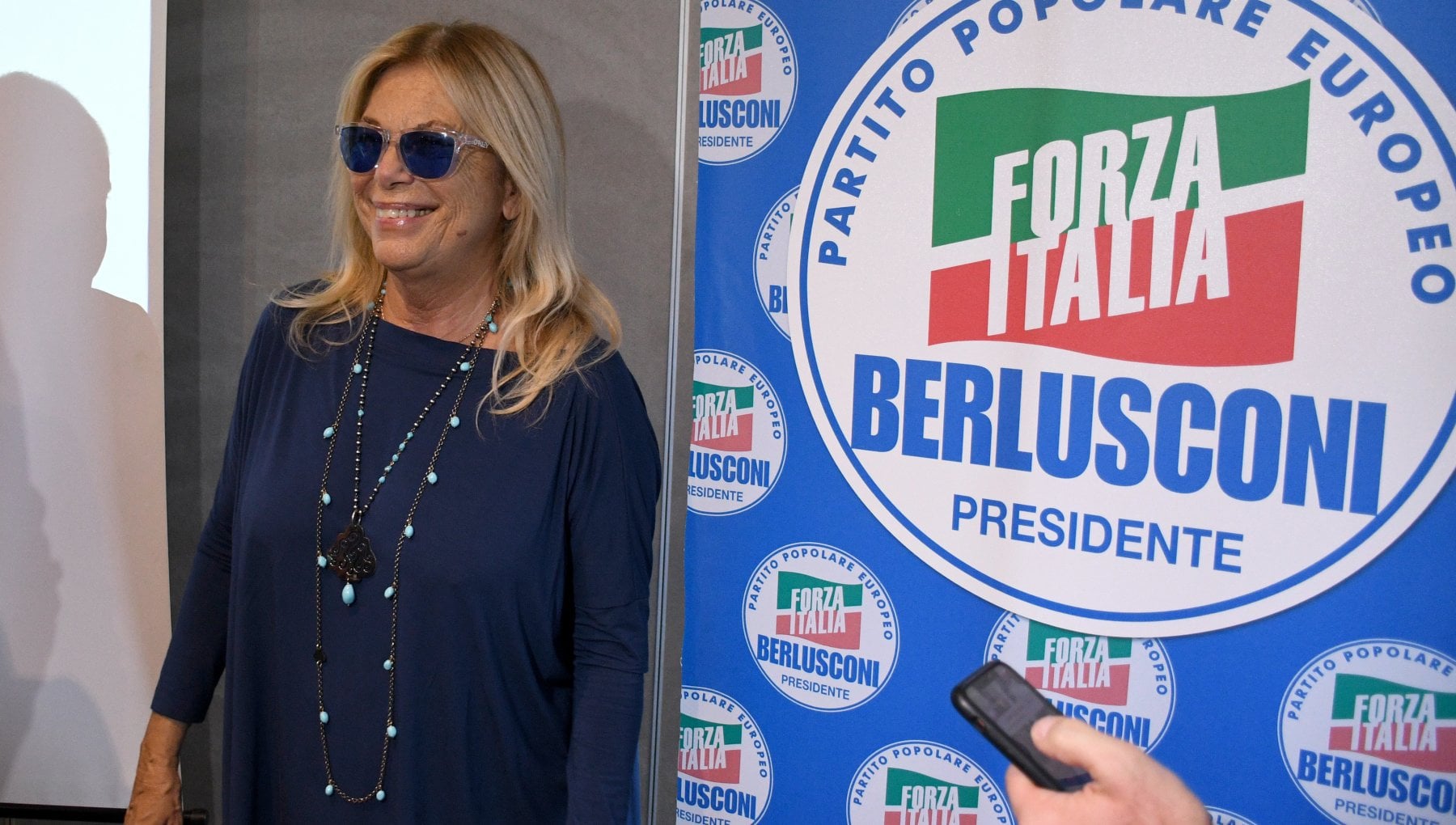 Rita Dalla Chiesa calunnia i giornalisti di Report su Berlusconi: "Stile mafioso, sono Tele Baiardo"