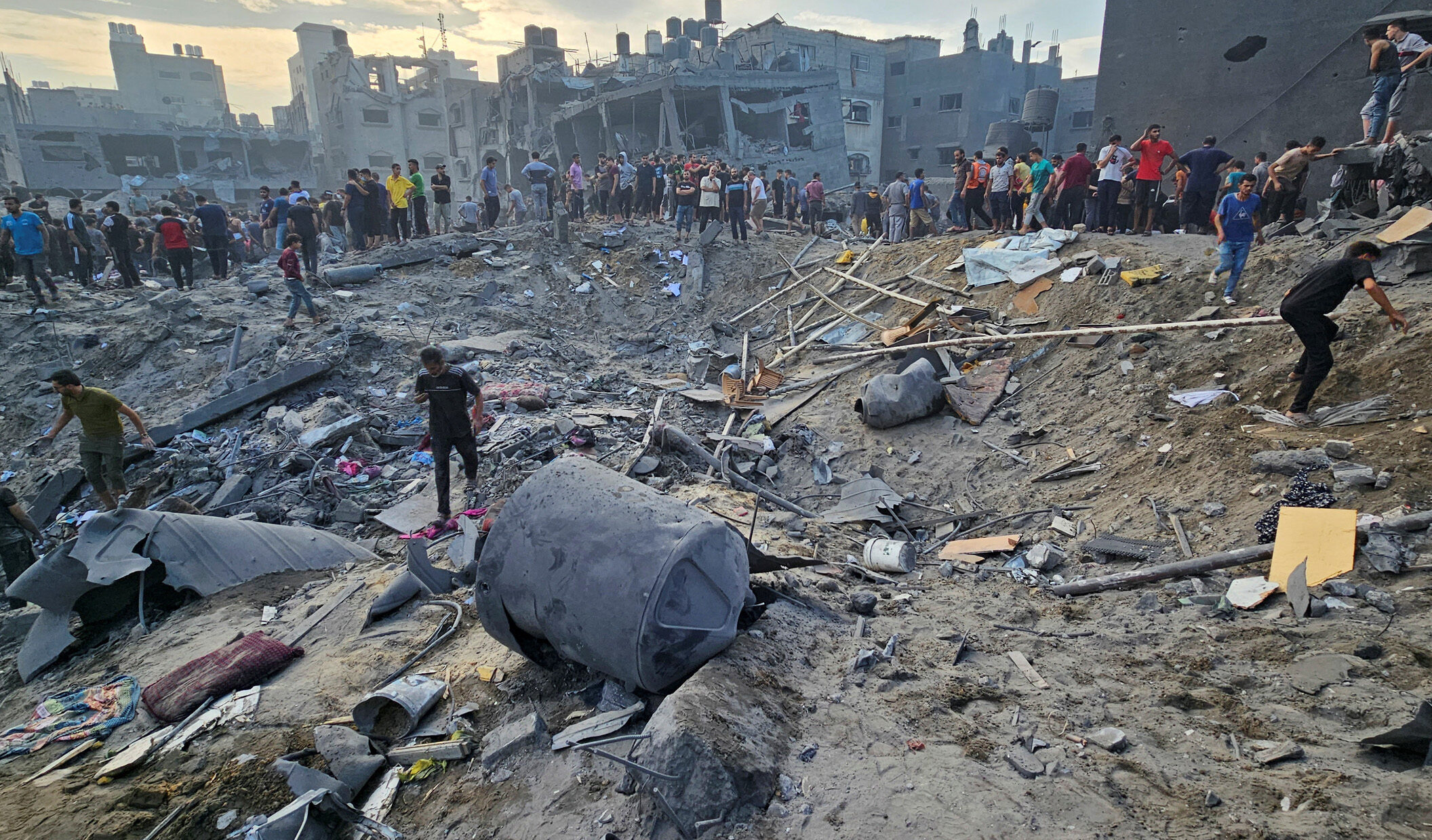 Nuovo raid aereo di Israele campo profughi di Jabalia: moltissimi sotto le macerie Nuovo raid aereo di Israele campo profughi di Jabalia: moltissimi sotto le macerie