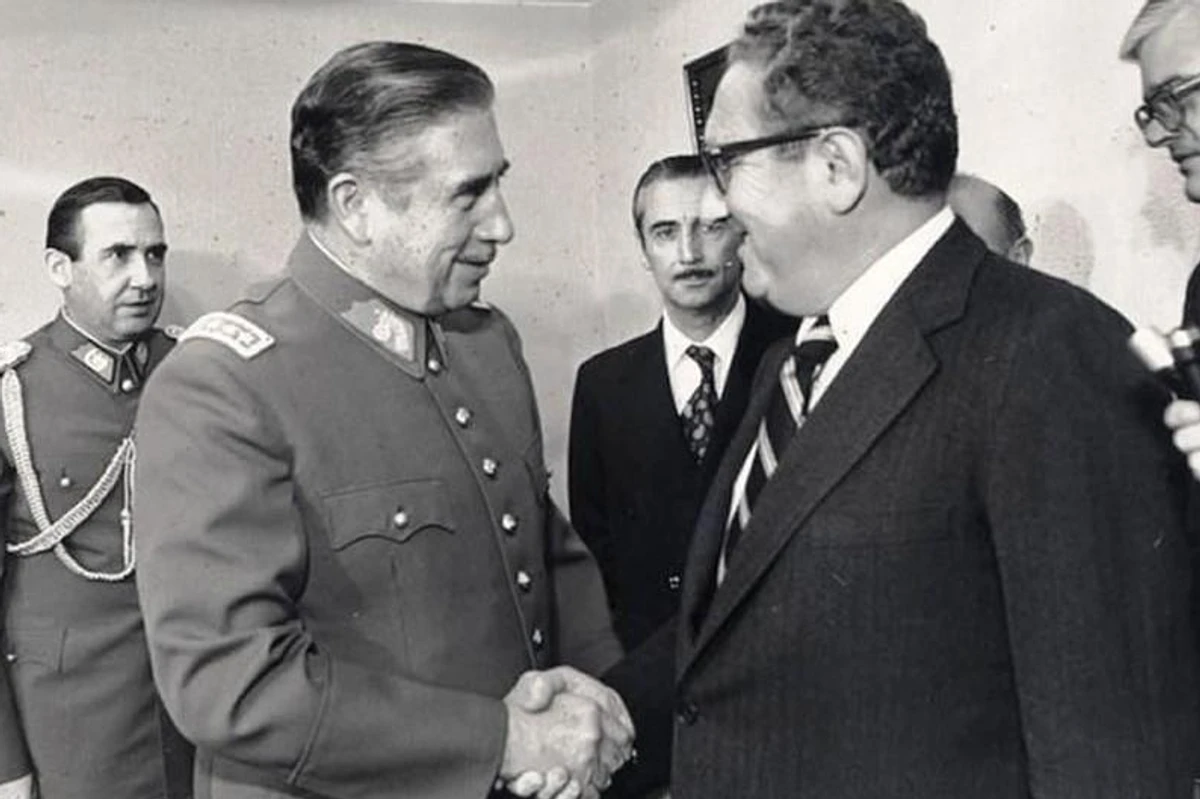 E' morto a 100 anni Henry Kissinger, il Nobel per la Pace che armava le mani dei dittatori (e minacciò Aldo Moro)