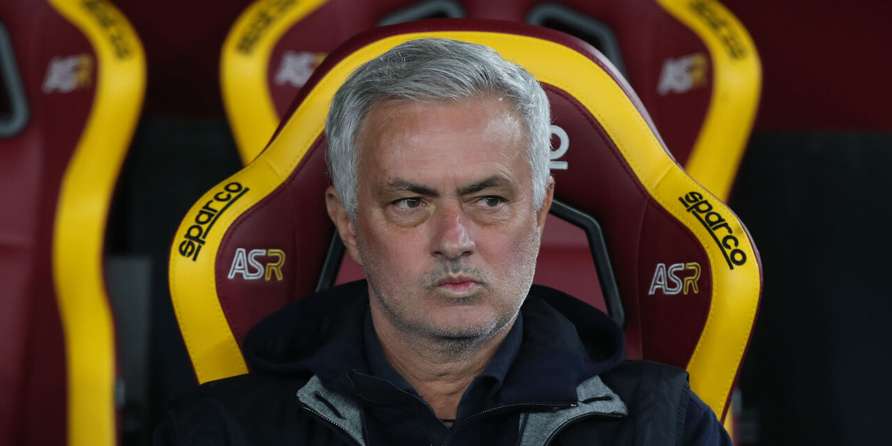 La Roma vince nel recupero e Mourinho esulta: "Squadra e pubblico straordinari" La Roma vince nel recupero e Mourinho esulta: "Squadra e pubblico straordinari"