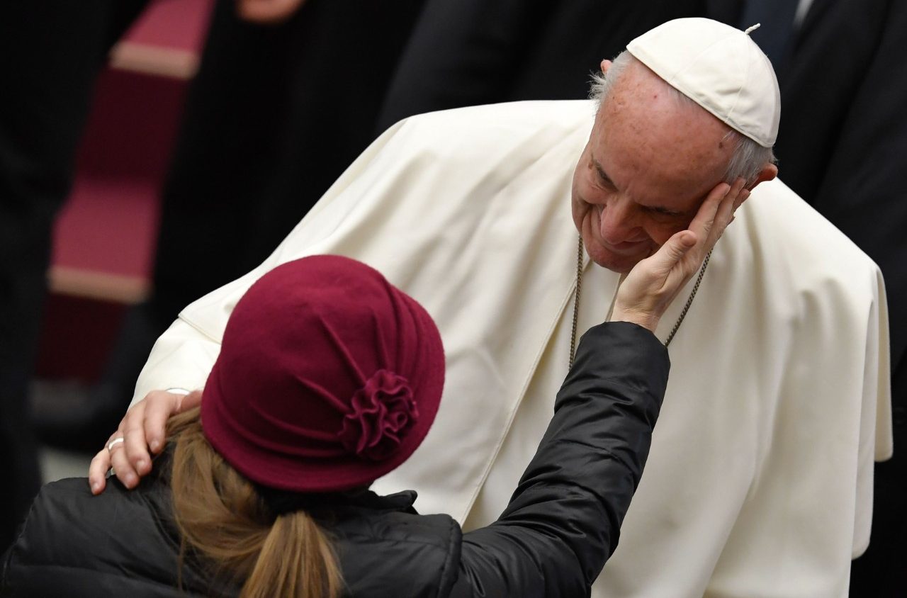 Papa Francesco: "La Chiesa è donna, averla maschilizzata è stato un peccato"