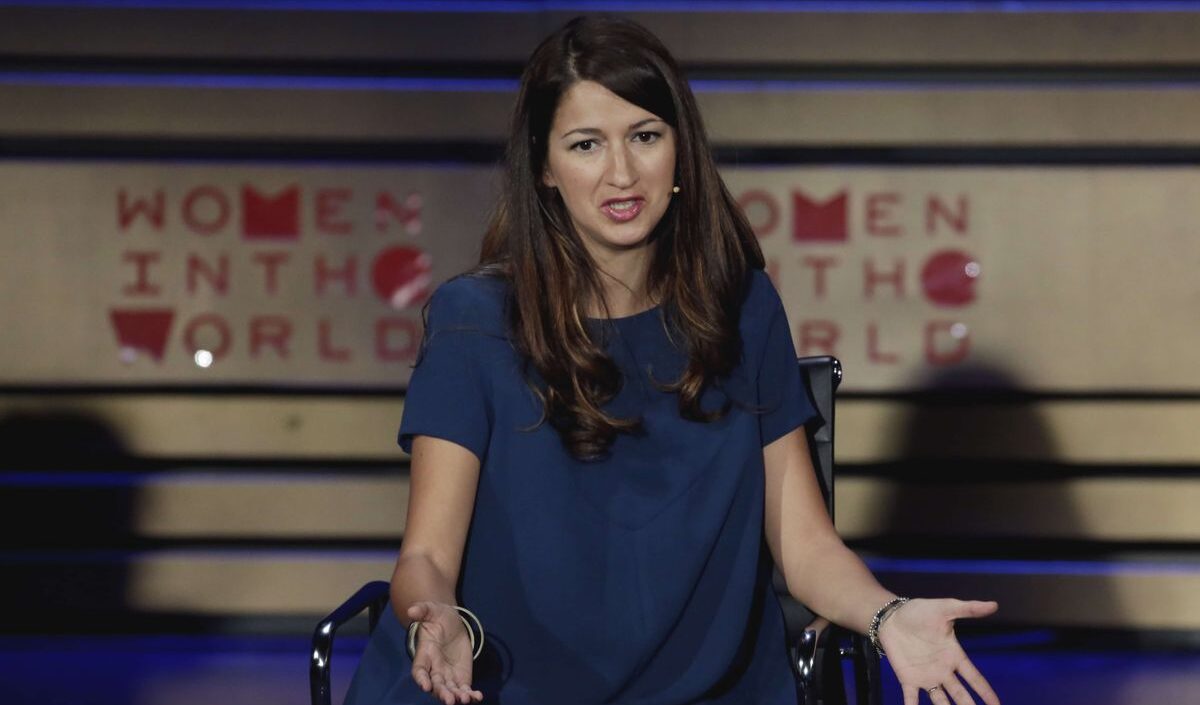 Critica i bombardamenti israeliani a Gaza: giornalista francese privata di un premio