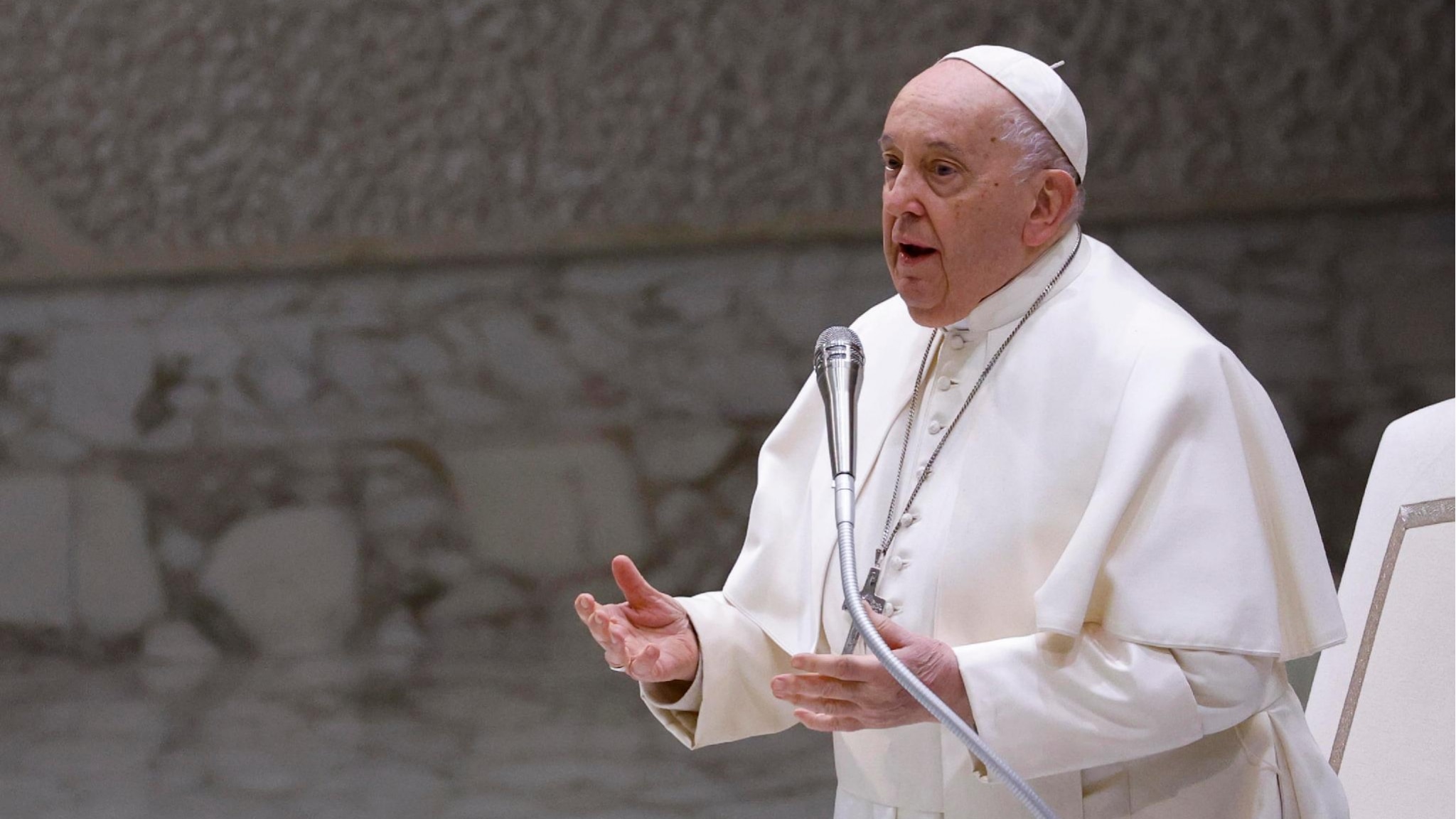 Papa Francesco: "Il dono della pace arrivi alle popolazioni stremate da guerra, fame e oppressione"