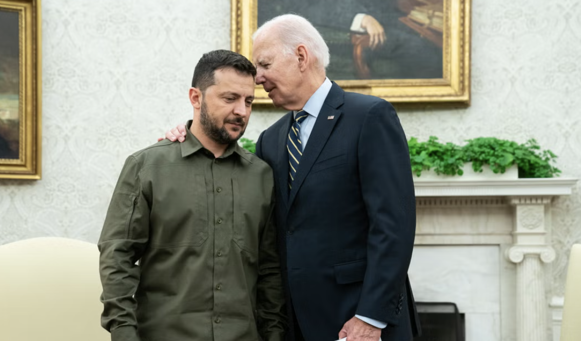Biden annuncia aiuti militari importanti all'Ucraina e  Zelensky ringrazia