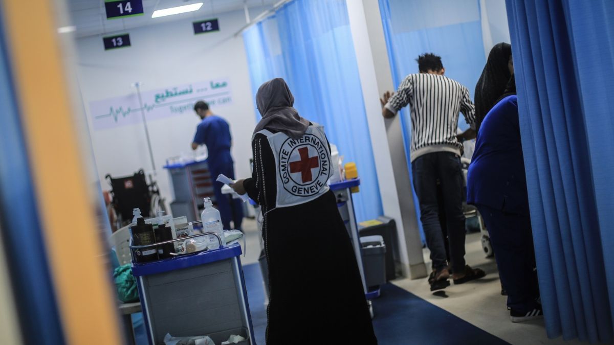 A Gaza un chirurgo di Msf ferito in un attacco all'ospedale Al-Awda