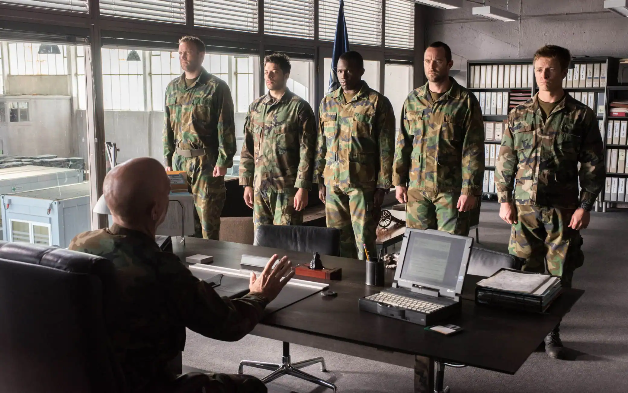 “Renegades - Commando d’assalto”, alle 21.25 su Italia 1: ecco la trama del film con J.K. Simmons