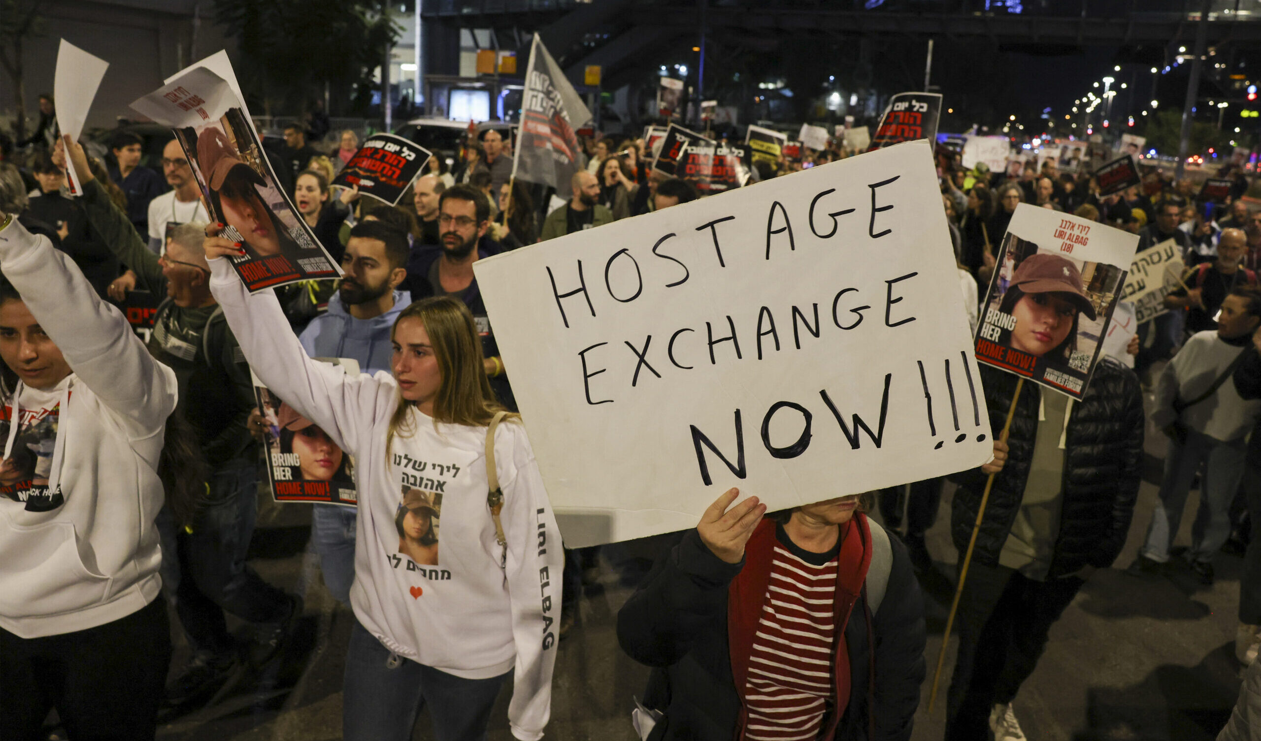 I parenti degli ostaggi: "Netanyahu non va ai negoziati, così decreta la condanna a morte"