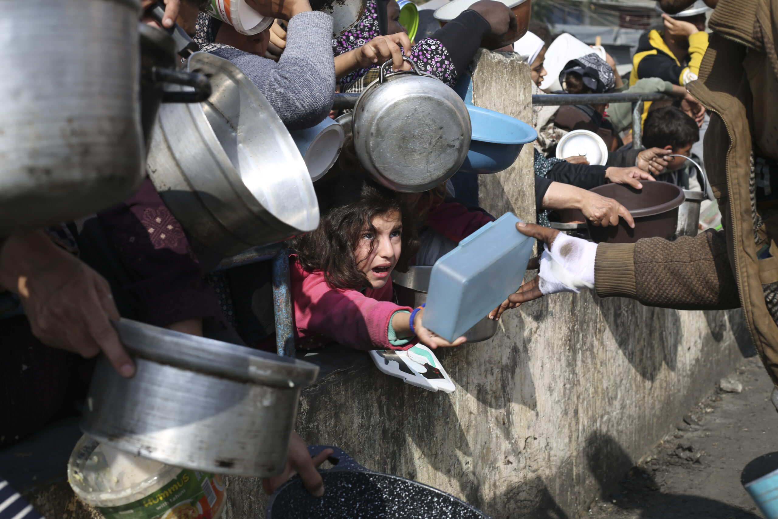L'Egitto accusa Israele di aver ostacolato l'arrivo degli aiuti umanitari a Gaza
