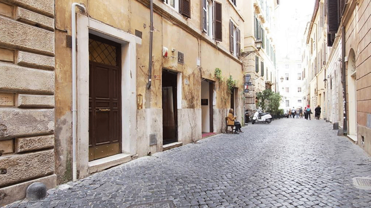 Un bambino di 10 anni cade dal terzo piano di un B&B: il piccolo era in vacanza con in genitori dagli Usa