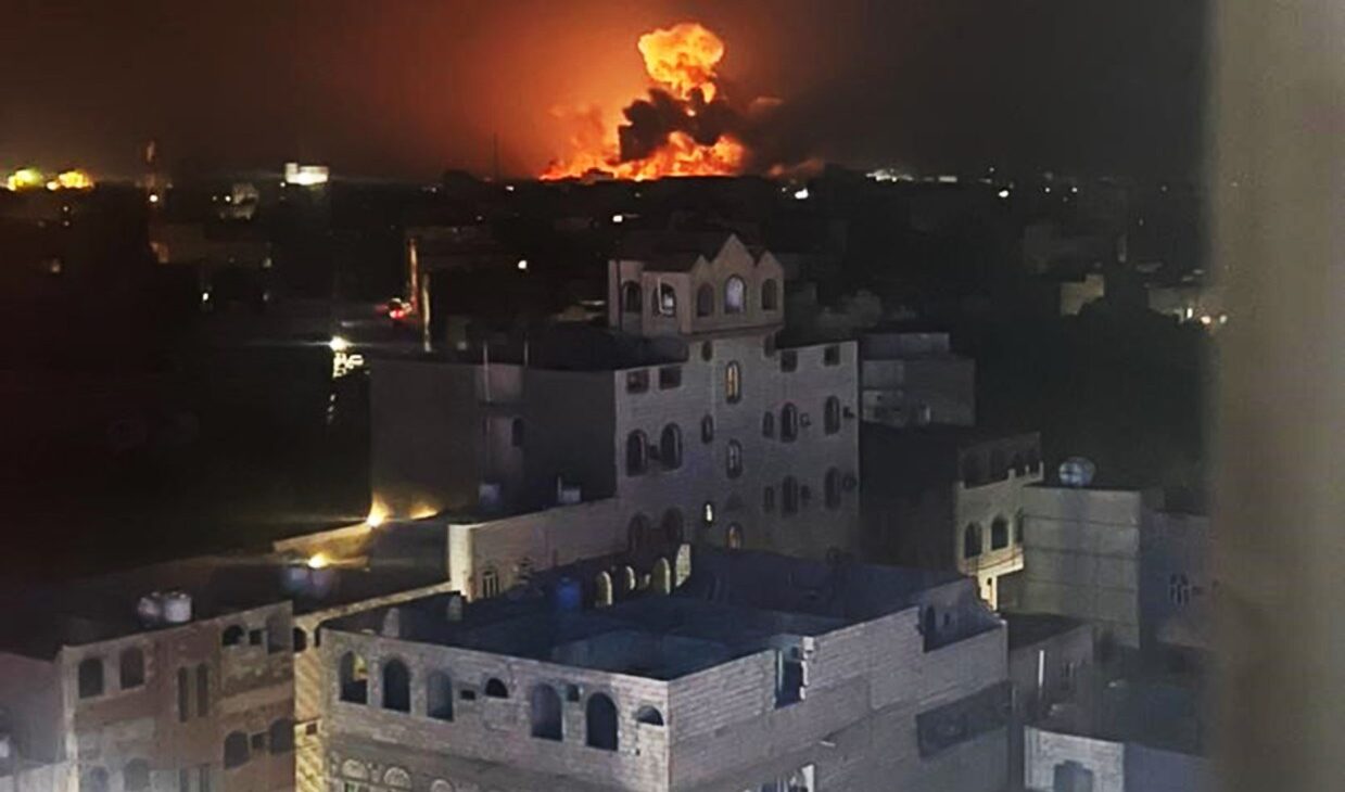 Usa e Regno Unito bombardano postazioni degli Houthi nello Yemen