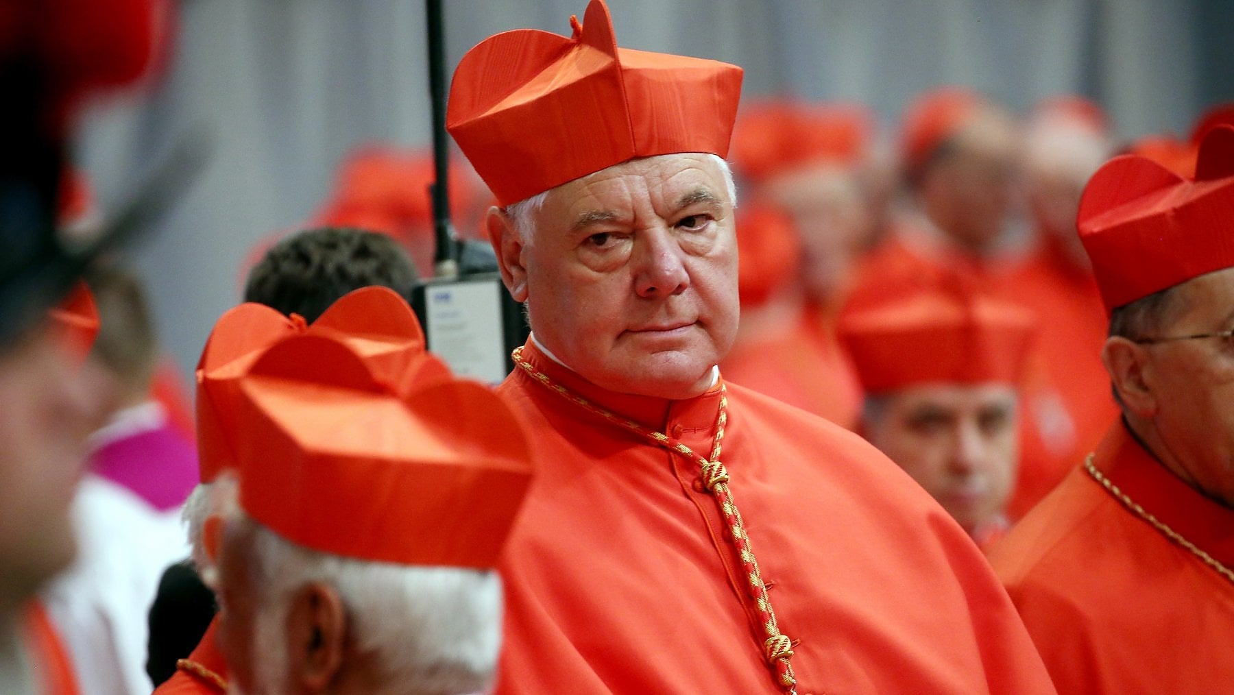 Papa eretico? A prendere alla lettera il cardinale Müller nessuno potrebbe essere benedetto, altro che coppie gay