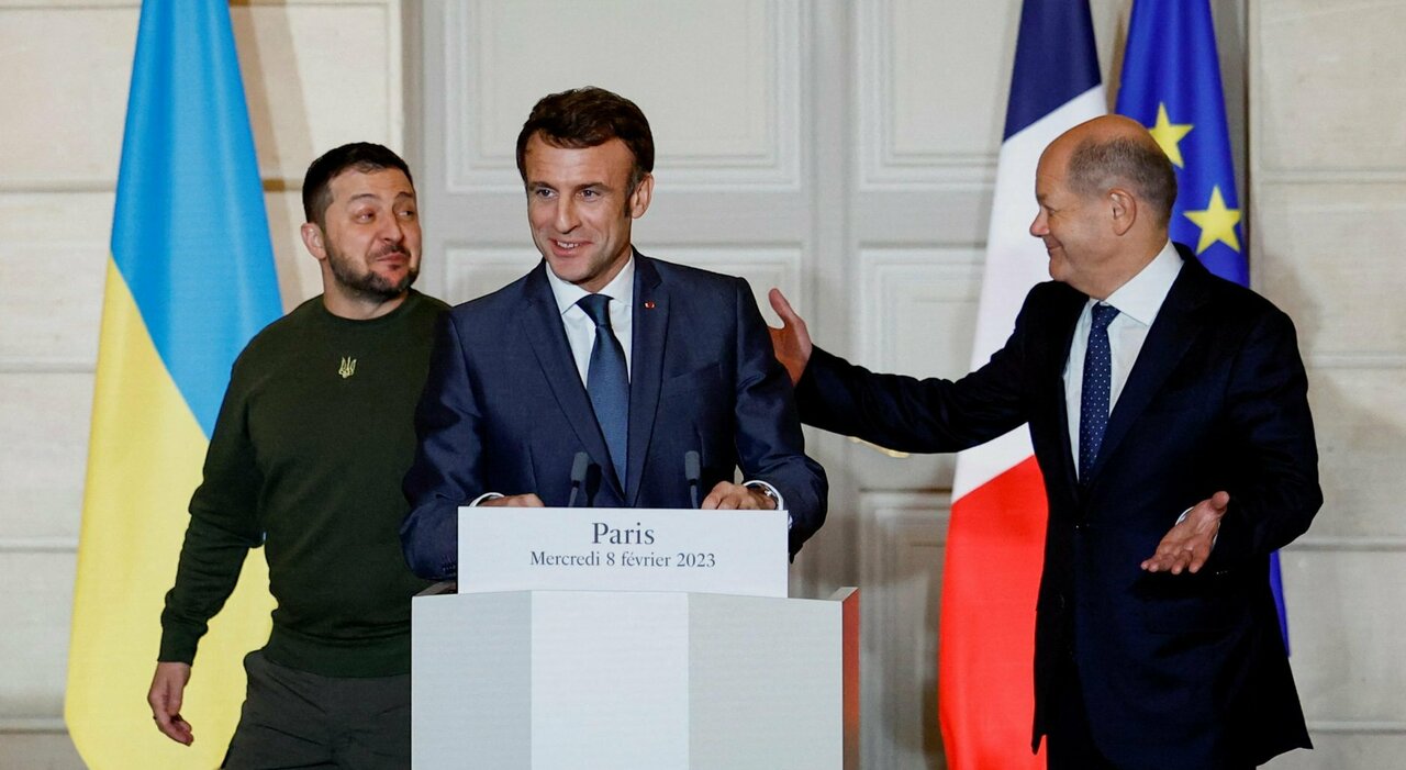 Zelensky firma il patto di sicurezza con Scholz e Macron
