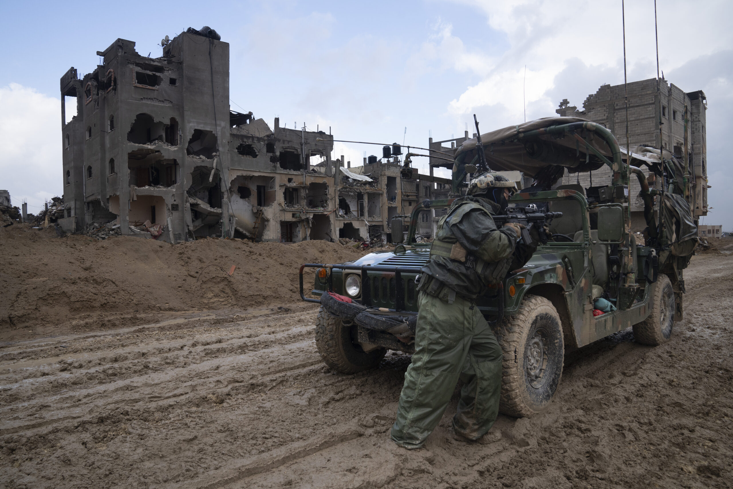 Gaza, i militari israeliani impediscono l'arrivo di ossigeno e carburante all'ospedale di al-Amal