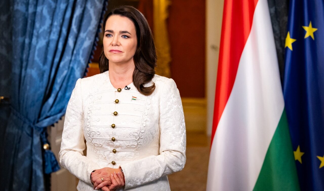 Grazia a un condannato per abusi sessuali in un orfanotrofio: la presidente dell'Ungheria si dimette dopo le polemiche