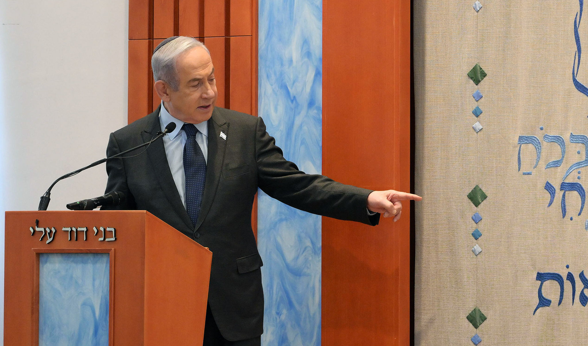 L' "enigma Netanyahu": isolato nel mondo si prepara all'ennesima guerra elettorale
