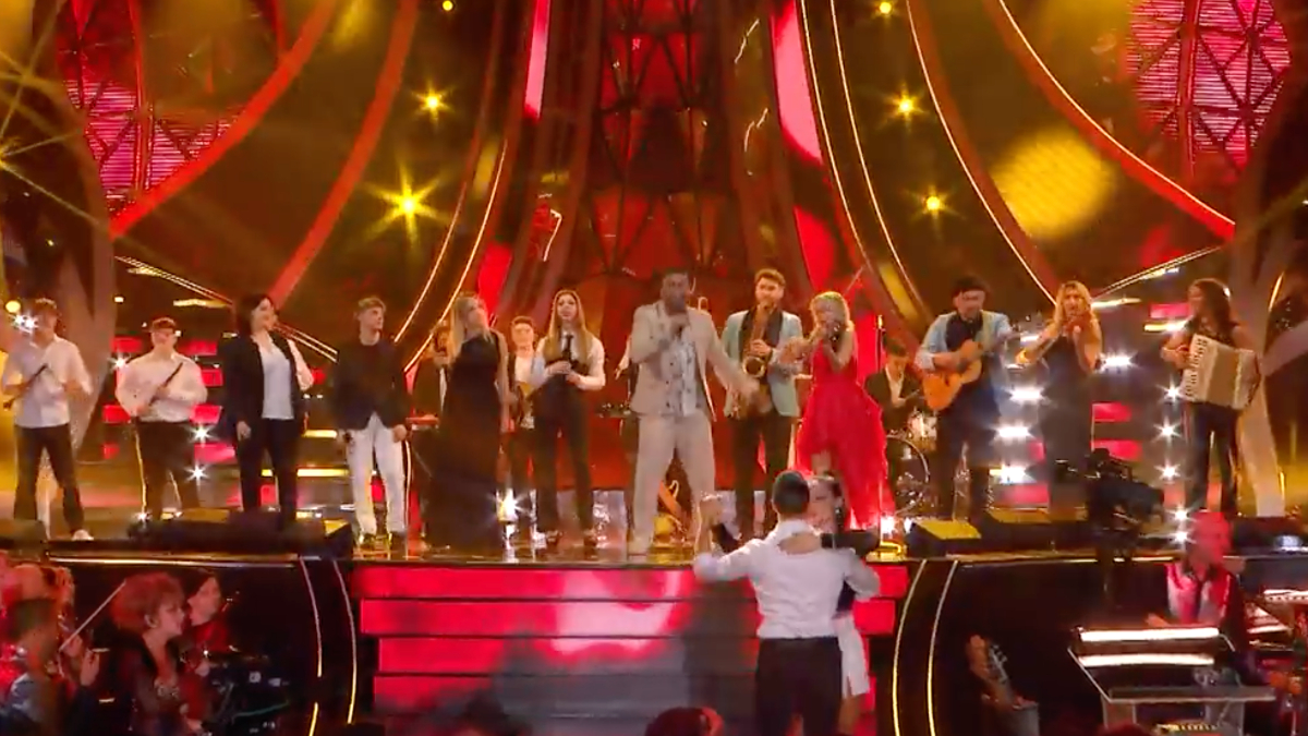 ROMAGNA MIA Romagna mia di Casadei dedicata agli eroi che lavorarono dopo l'alluvione