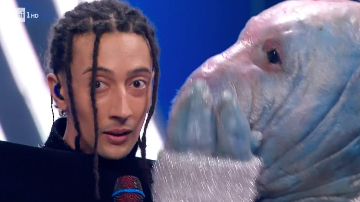 Lo "stop al genocidio" di Ghali fa infuriare l'ambasciatore di Israele (che ignora il monito dell'Aia)