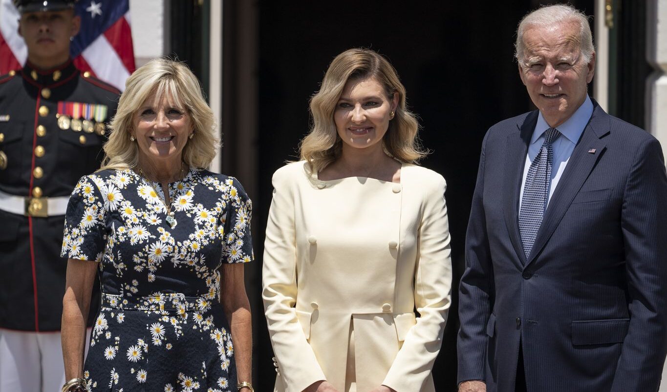 La moglie di Zelensky declina l'invito di Biden per non sedere accanto a Yulia Navalnaya La moglie di Zelensky declina l'invito di Biden per non sedere accanto a Yulia Navalnaya