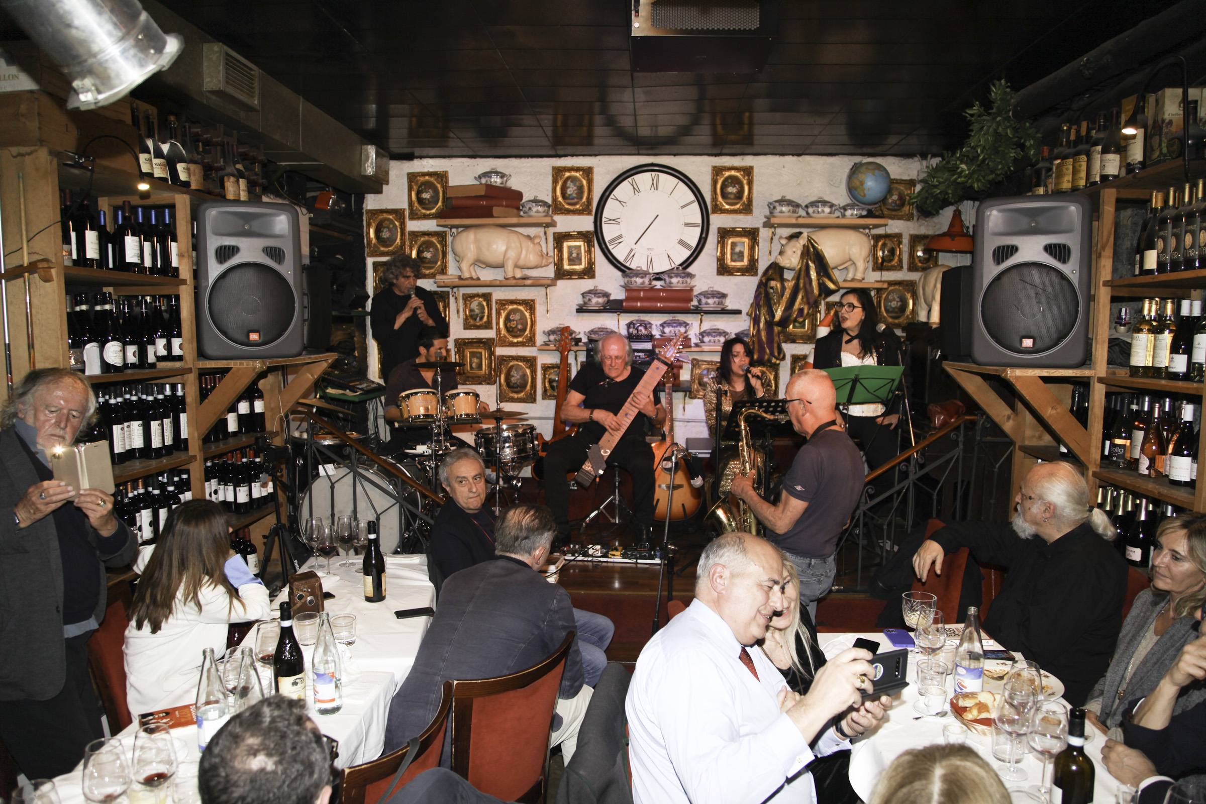 Che Musica a Milano raccontata nel libro di Casiraghi, come una guida e dizionario