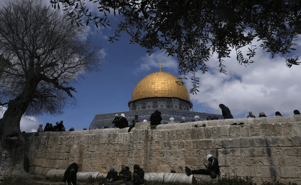Palestina contro Netanyahu: "Impedire di pregare nella moschea di Al-Aqsa è un crimine"