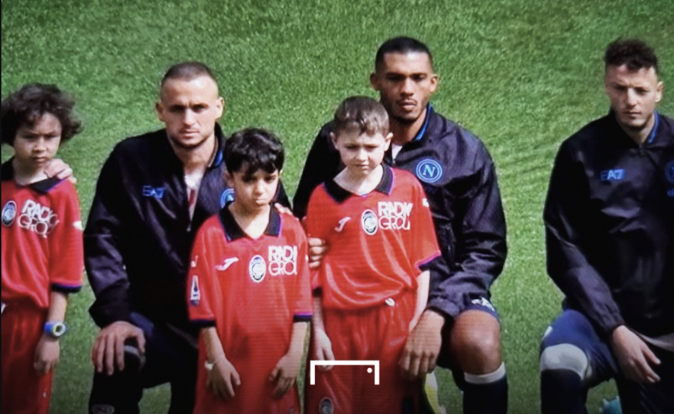 Screenshot 2024-03-30 alle 12.40.25 Juan Jesus, i giocatori del Napoli si inginocchiano contro il razzismo