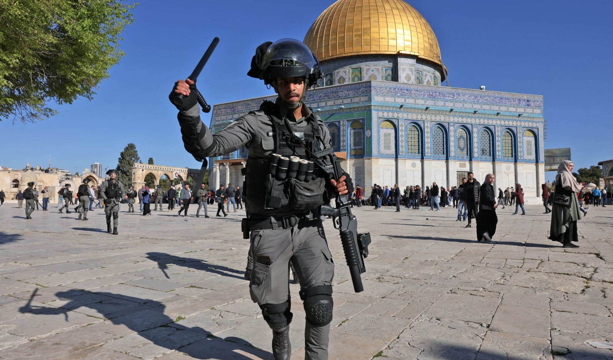 Coloni israeliani di estrema destra fanno di nuovo irruzione nel complesso della moschea di Al-Aqsa