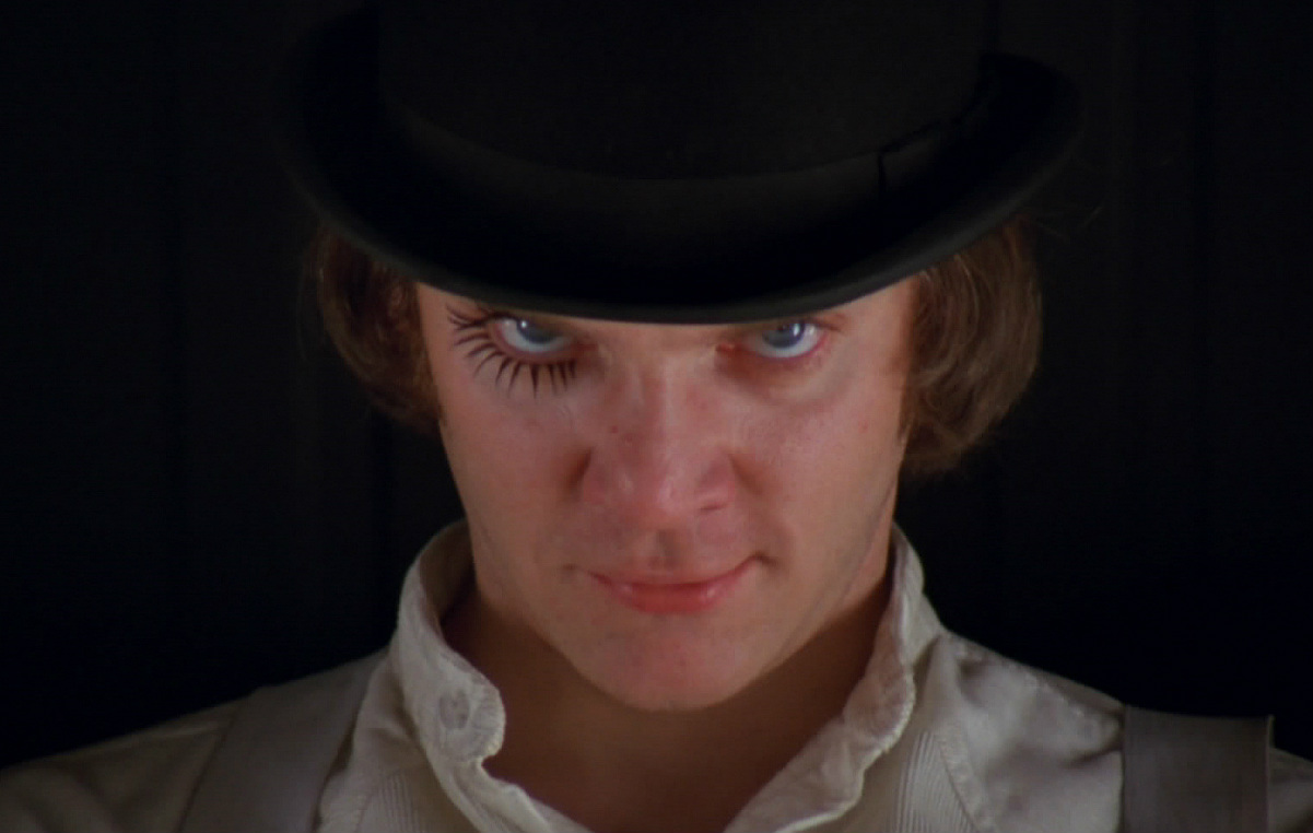 “Arancia Meccanica”, alle 23.50 su Italia 1: ecco la trama del capolavoro di Stanley Kubrick