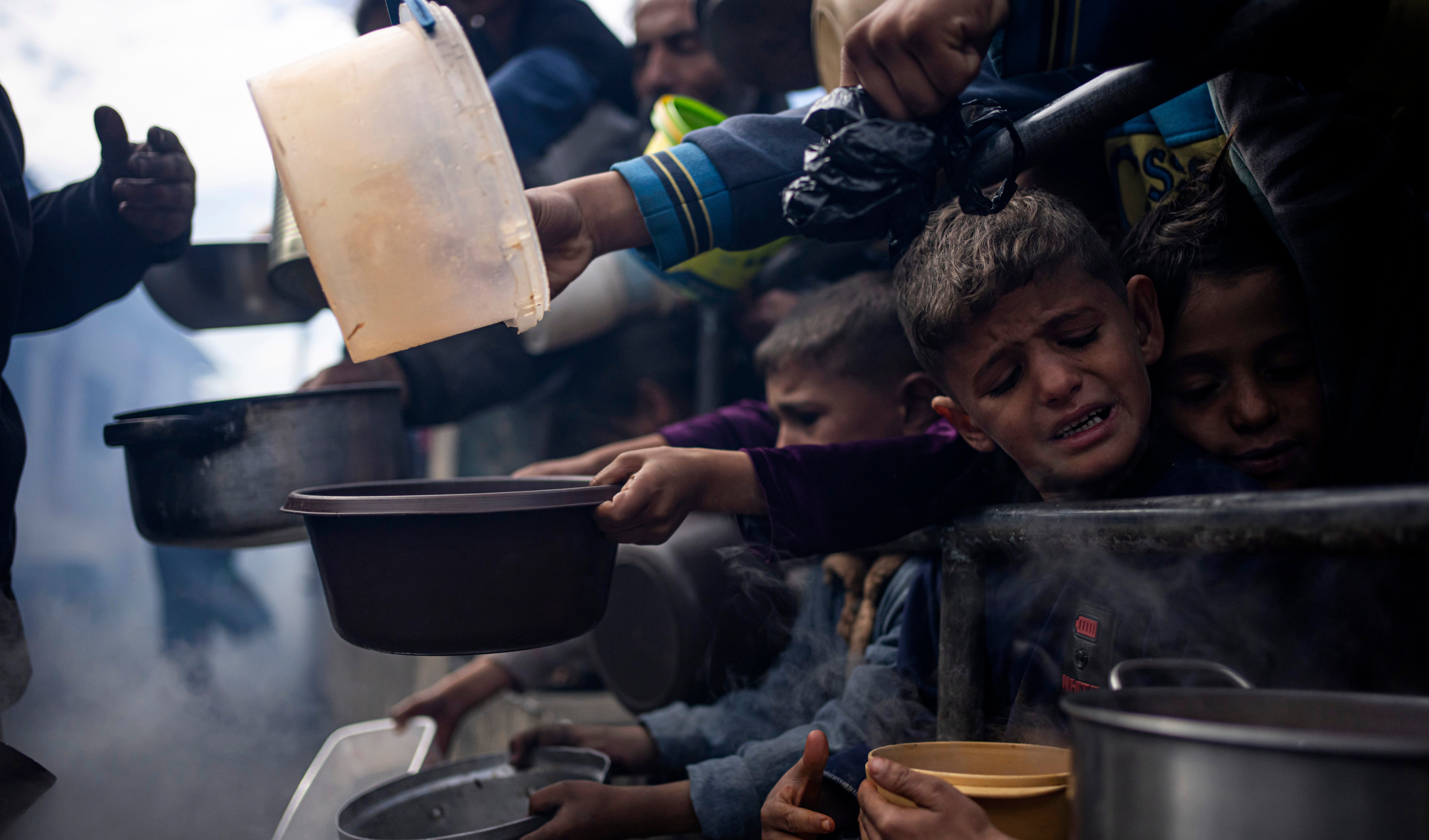 Gaza, l'Onu chiede di conservare le prove sulle fosse comuni scoperte negli ospedali Nasser e al-Shifa