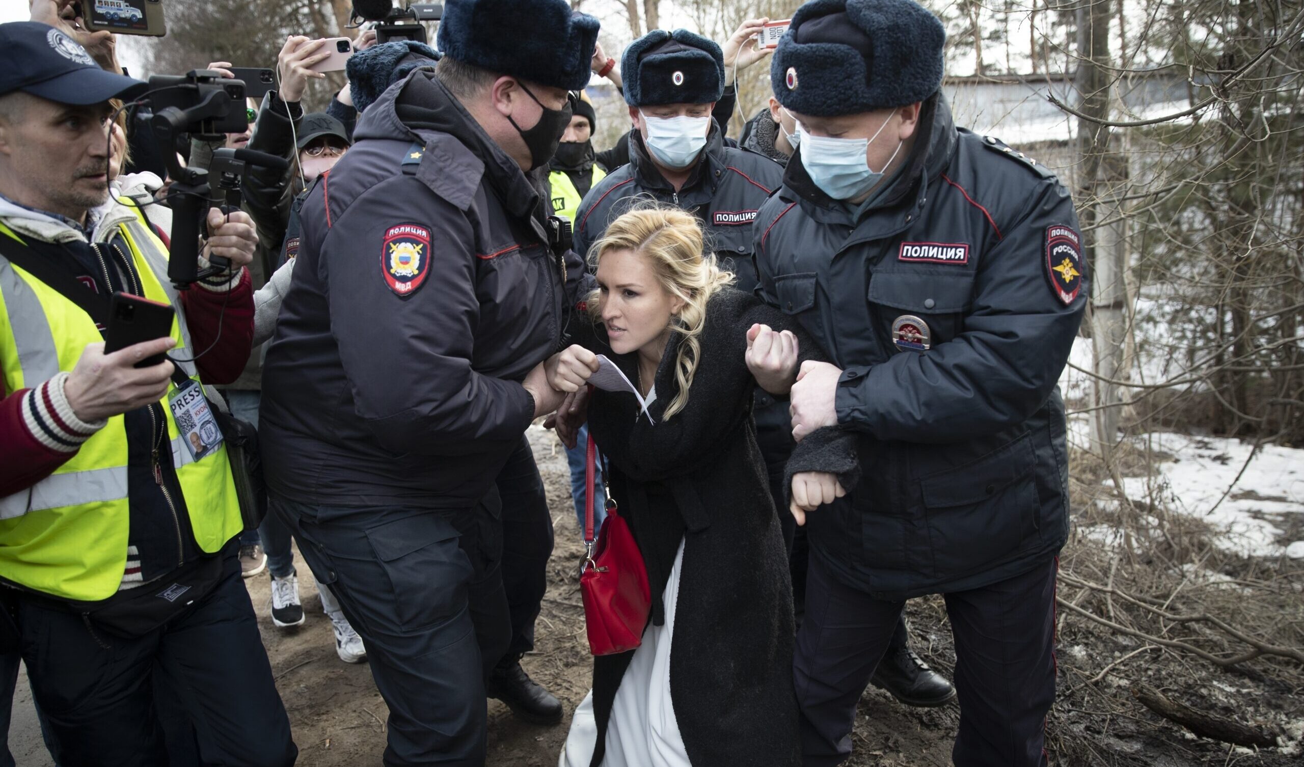 Mosca arma pure gli ufficiali giudiziari