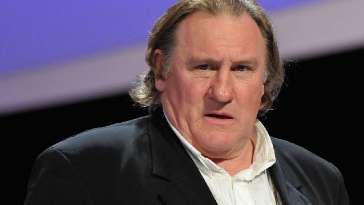 Depardieu prende a pugni il fotoreporter Rino Barillari: "Mi ha dato tre cazzotti in faccia, lo denuncio"