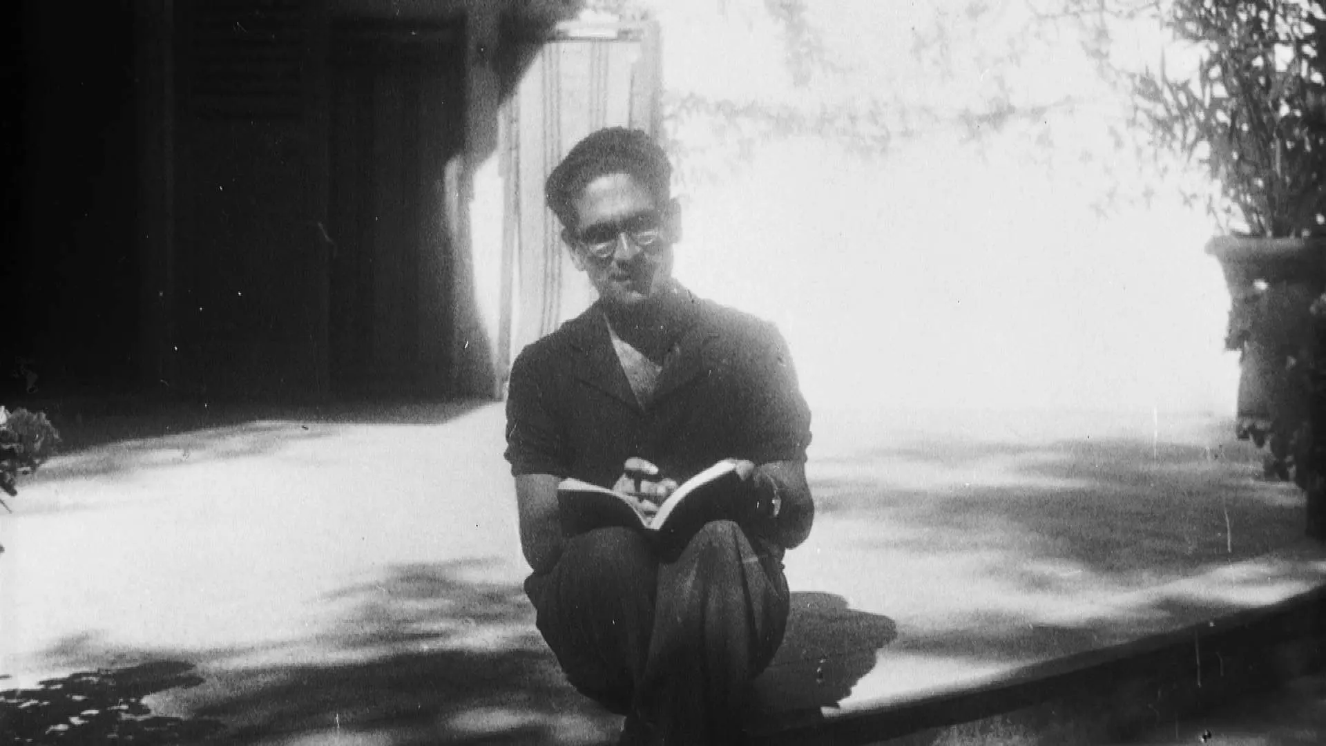 La vita di Leone Ginzburg: tra scuole, intellettualità e resistenza" La vita di Leone Ginzburg: tra scuole, intellettualità e resistenza"