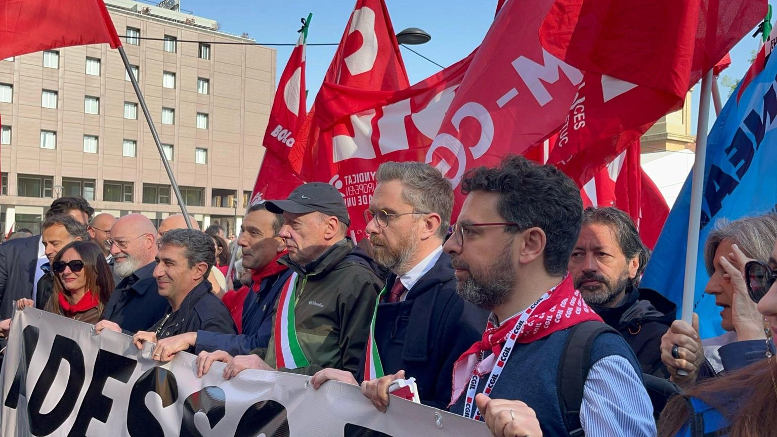 Strage di Suviana, corteo di protesta a Bologna. Lepore: "Enel e le istituzioni forniscano tutte le informazioni"