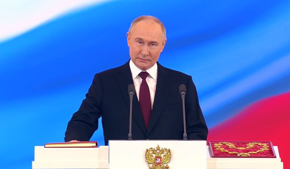 Vladimir Putin è entrato ufficialmente in carica come presidente della Russia: è la quinta volta
