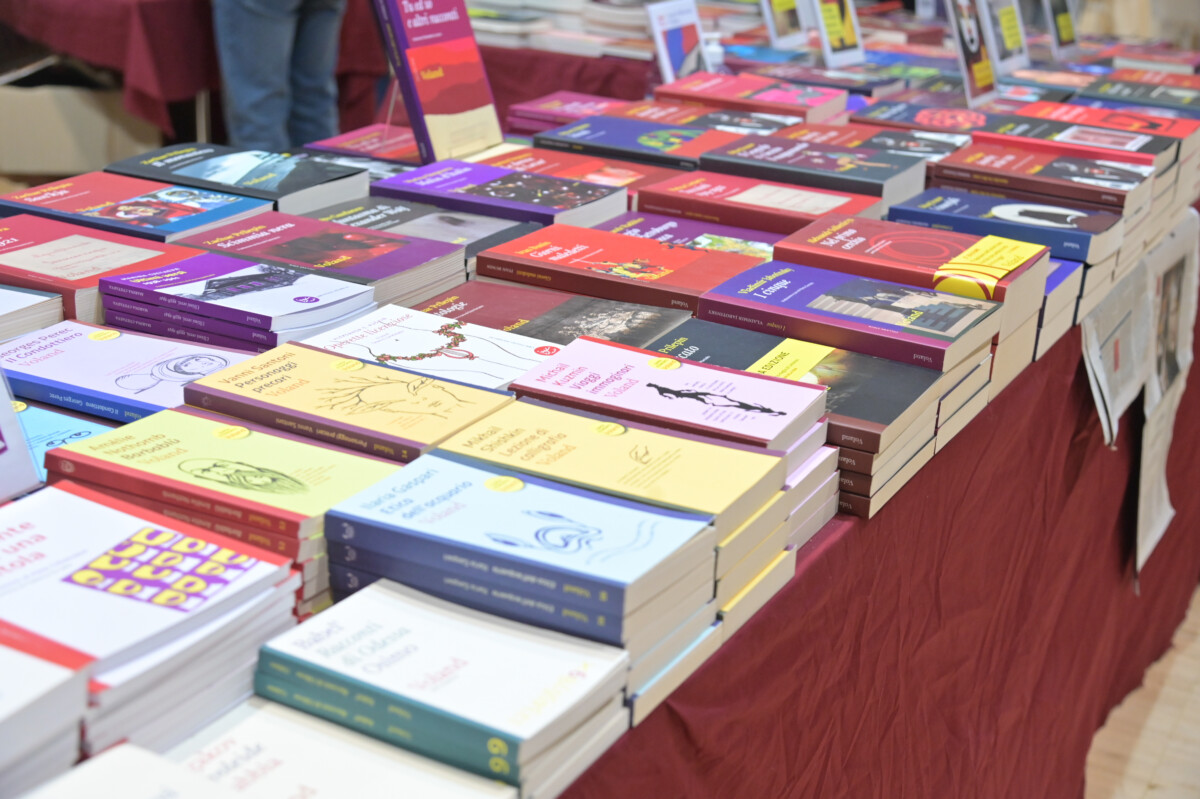 Imagoeconomica_2069831 "Un Bagliore", dal 4 giugno disponibile il nuovo libro di Jon Fosse