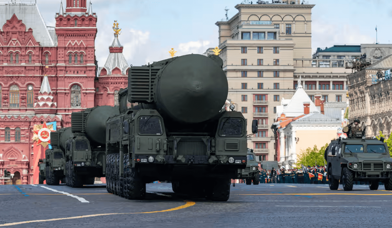 La Russia annuncia una esercitazione militare che include l'uso di armi nucleari tattiche