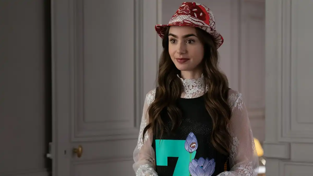 What-Happens-to-Emily-in-Emily-in-Paris-Season-1 Emily in Paris 4 arriva su Netflix in due parti