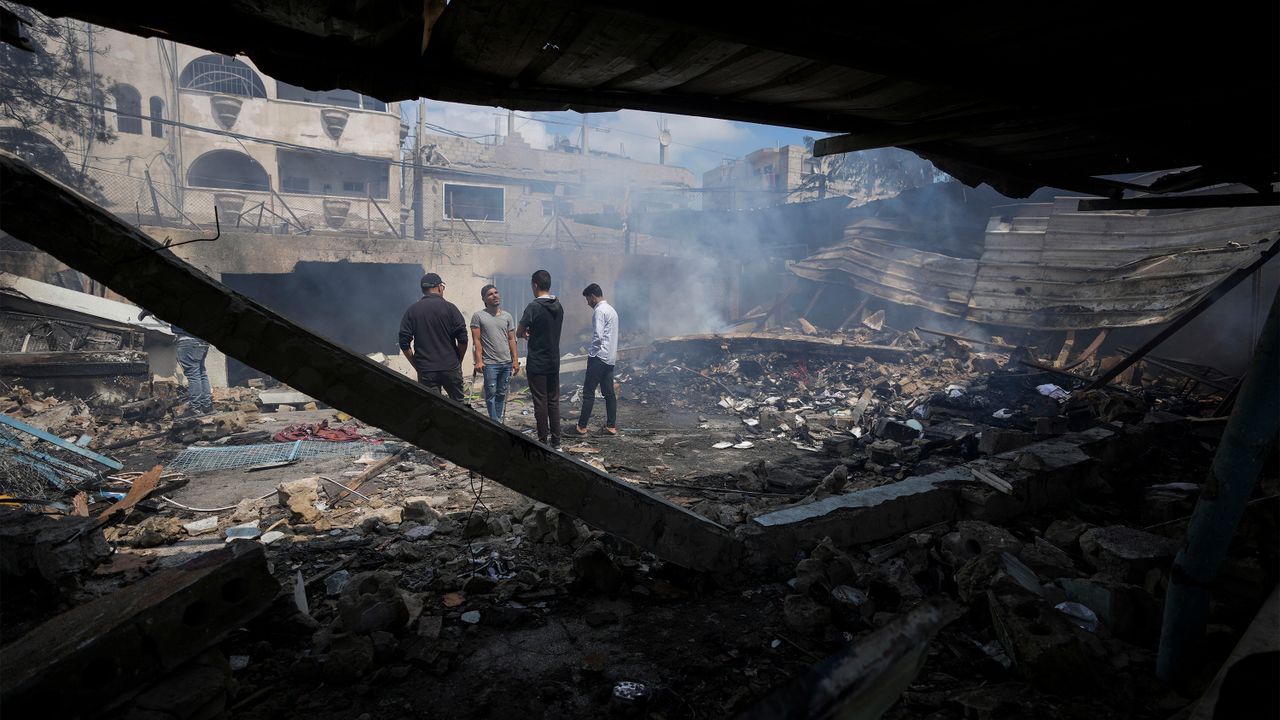 Rafah: blindati israeliani ostacolano la consegna di aiuti umanitari per la popolazione civile di Gaza