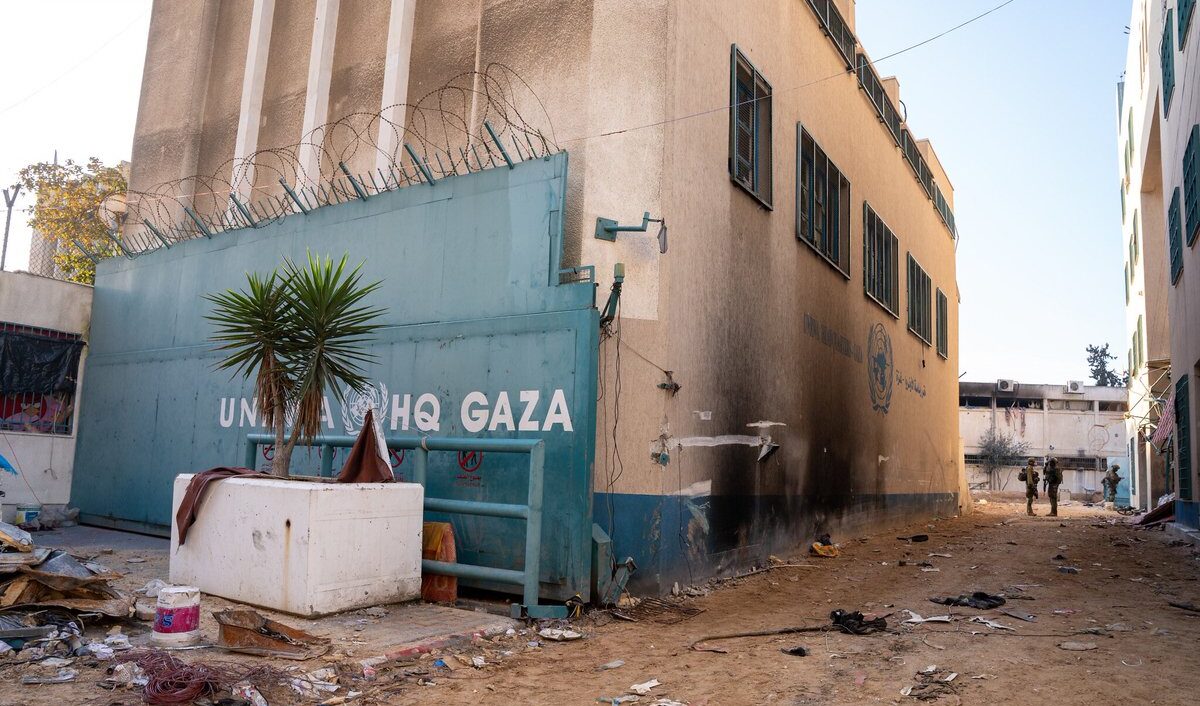 Gaza, Israele bombarda una scuola dell'Unrwa: 45 morti Gaza, Israele bombarda una scuola dell'Unrwa: 45 morti