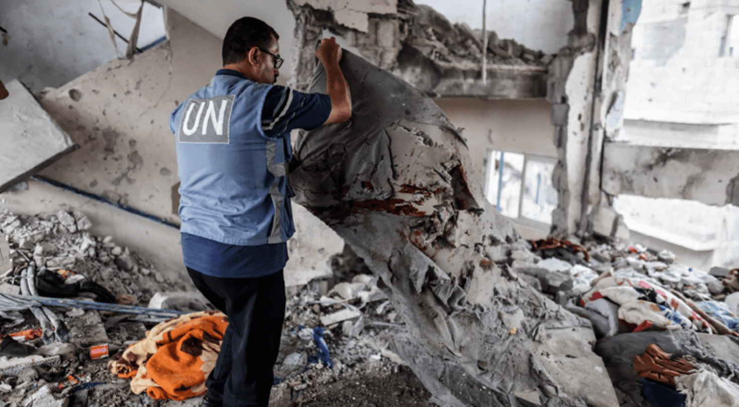 Screenshot 2024-06-06 alle 10.08.32 Israele bombarda una scuola Unrwa, i sopravvissuti: "C'erano famiglie e ragazzi, gente finita in pezzi..."