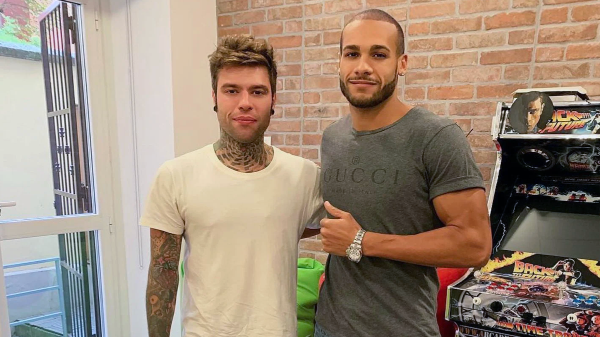 Fedez querela Marcell Jacobs per diffamazione aggravata: ecco di cosa è accusato il campione olimpico e cosa rischia