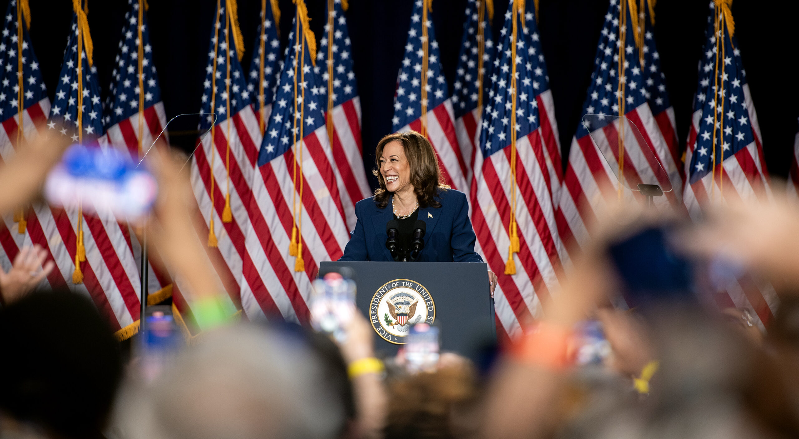 Sondaggi politici: Kamala Harris spopola tra i giovani Sondaggi politici: Kamala Harris spopola tra i giovani
