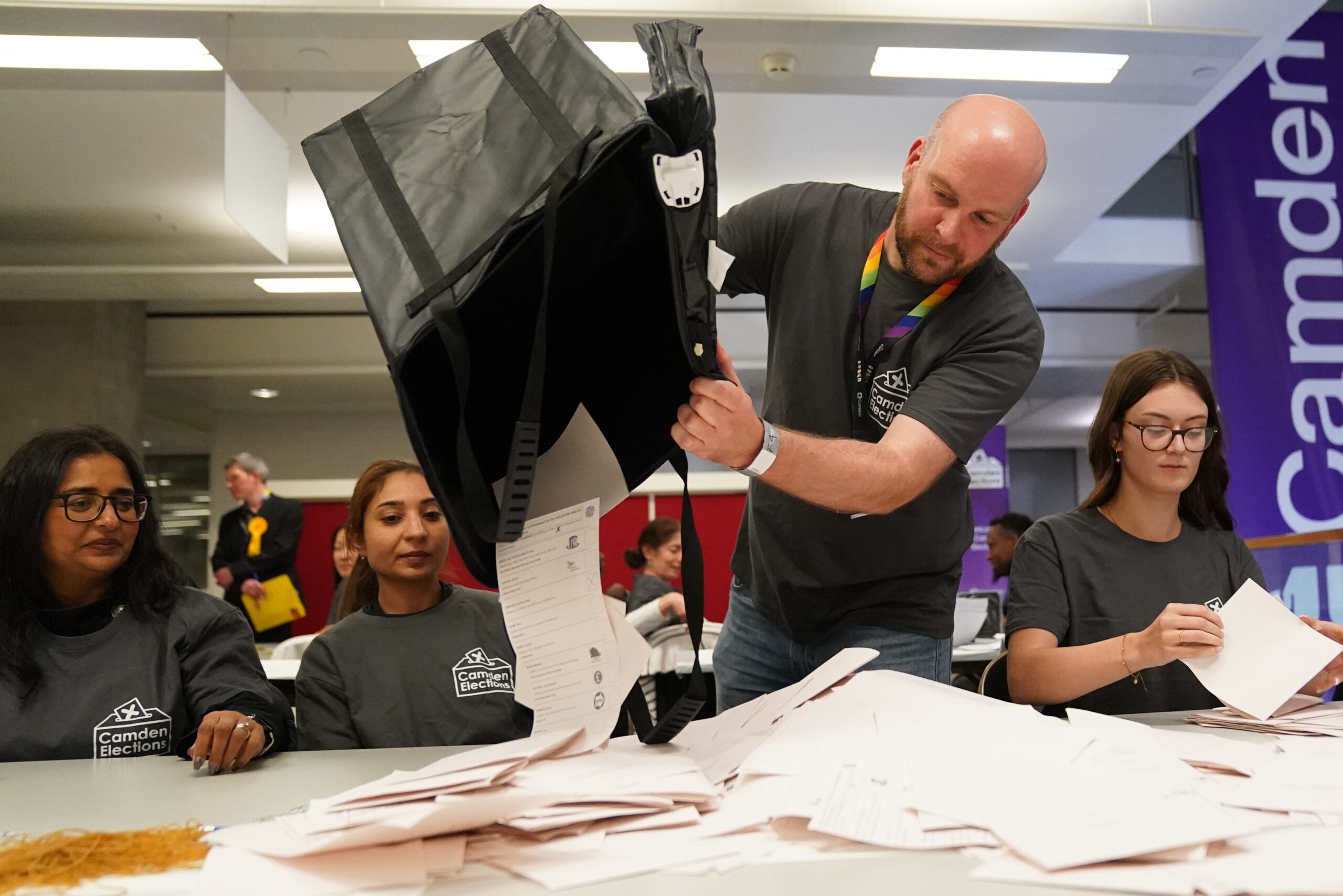 Nel Regno Unito trionfo laburista: 410 seggi contro i 131 dei Conservatori al minimo storico