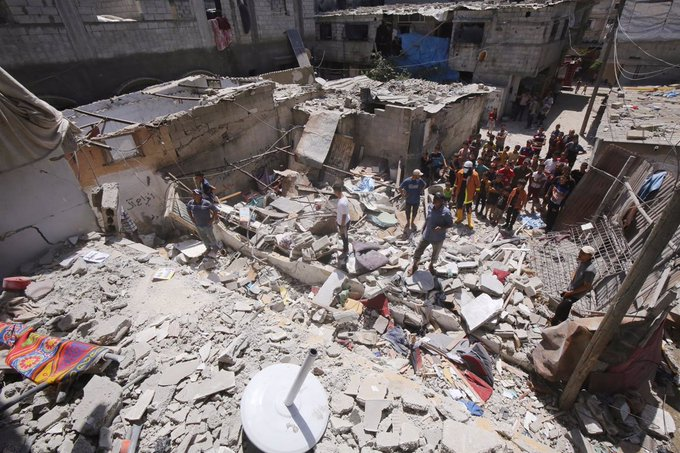 Bombe israeliane contro una scuola dell'Onu a Nuseirat: 16 morti e oltre 100 feriti Bombe israeliane contro una scuola dell'Onu a Nuseirat: 16 morti e oltre 100 feriti