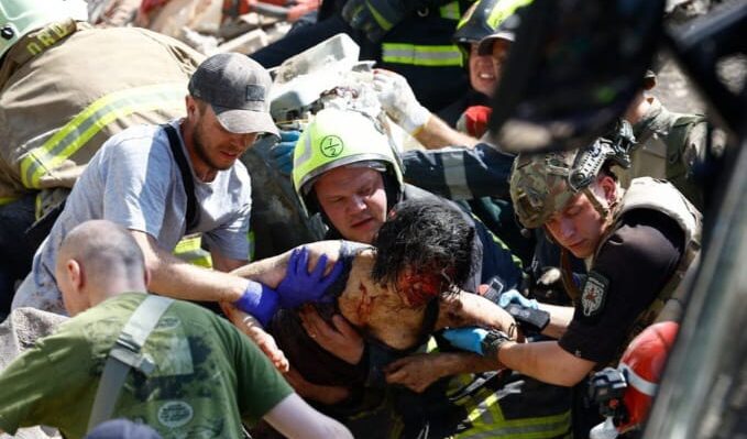 WhatsApp Image 2024-07-08 at 16.58.44 Le bombe di Putin sull'ospedale pediatrico di Kiev: un crimine di guerra che ha provocato 30 morti e 100 feriti