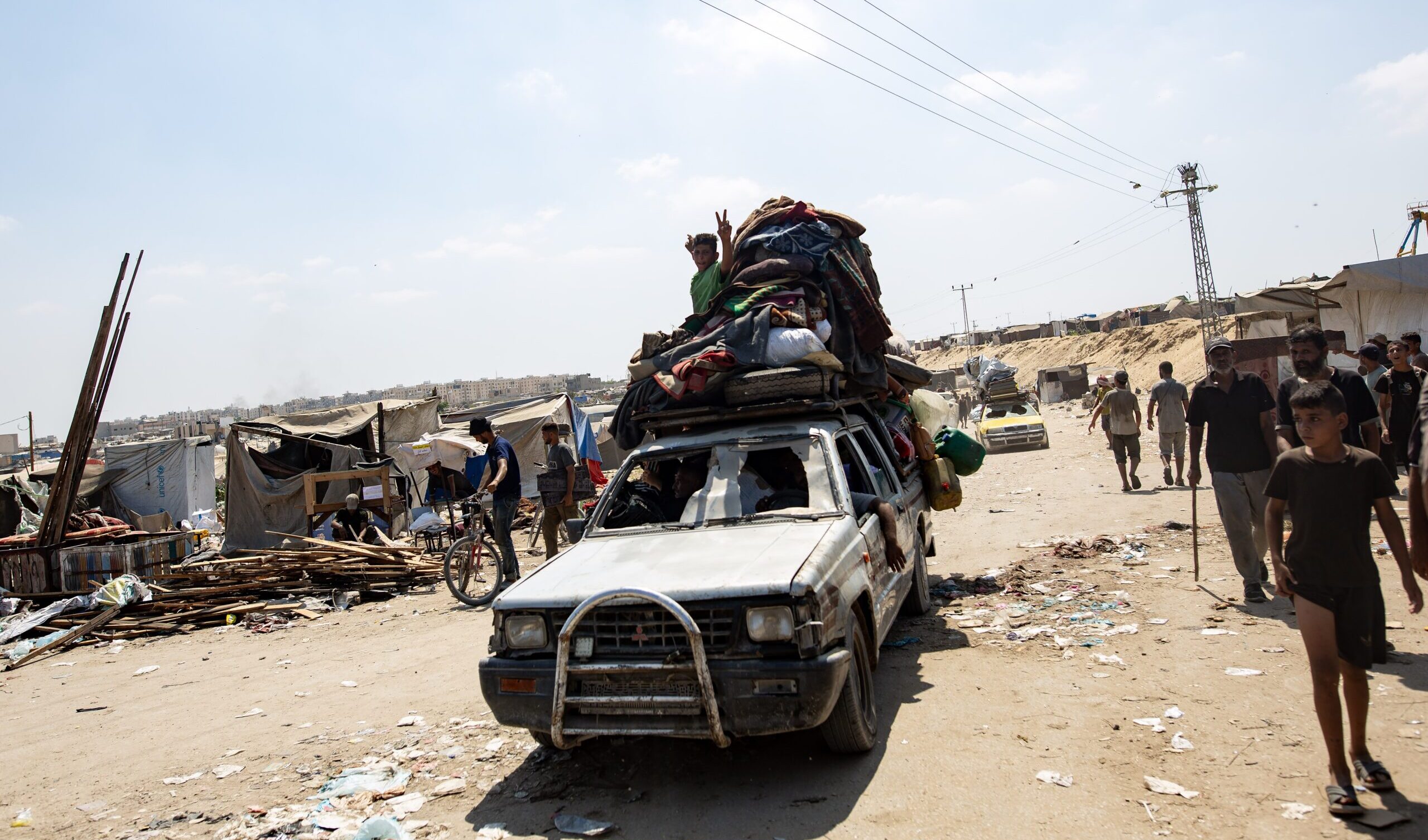 Gaza, ennesima di strage israeliana di civili: 18 morti tra cui donne e bambini Gaza, ennesima di strage israeliana di civili: 18 morti tra cui donne e bambini