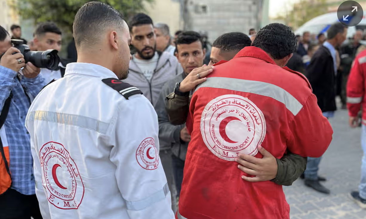Gaza, la Croce Rossa internazionale indignata con Israele dopo la strage degli operatori sanitari