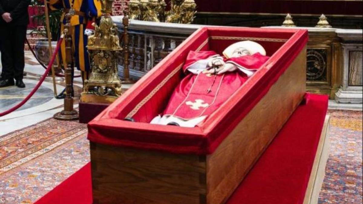 Una bara diversa per un Papa diverso