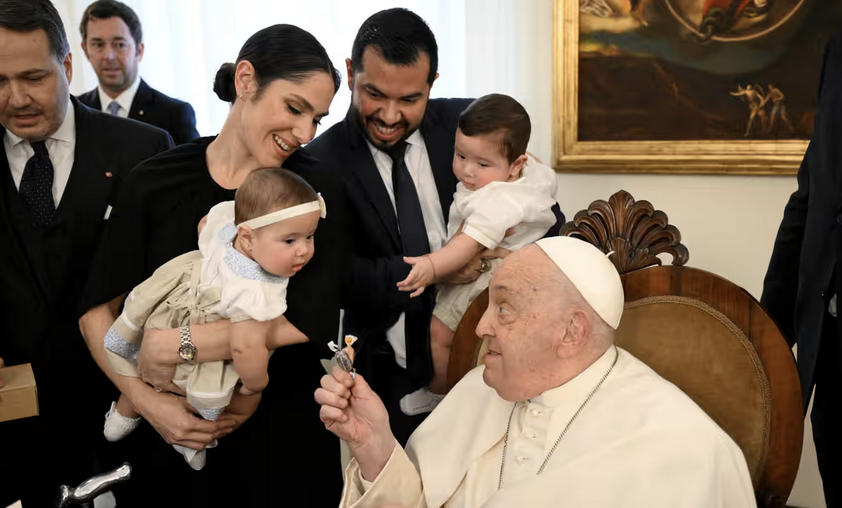 Francesco e la malattia: fino all'ultimo giorno anche senza voce si è speso contro l'odio